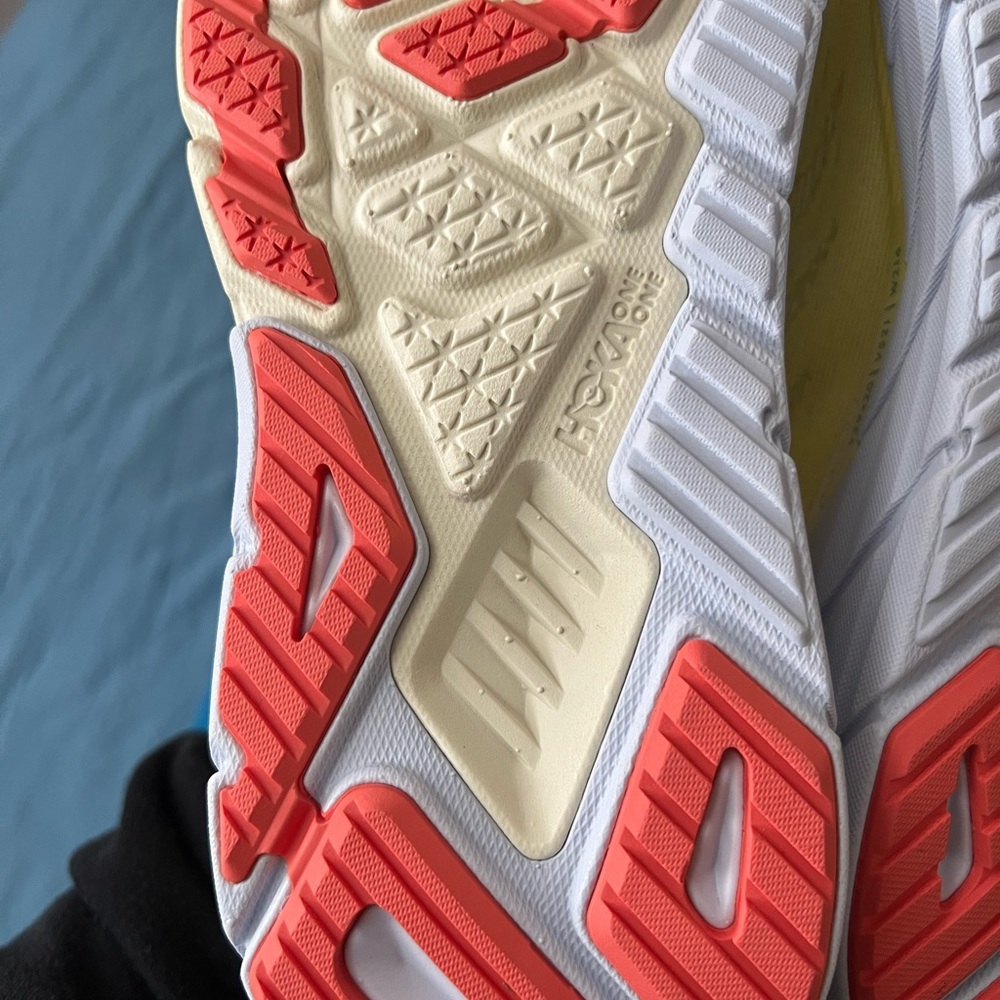 SOLD-Women’s Hoka arahi 6 - Picture 10 of 10